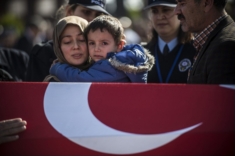 Şehit kaymakamın oğlu 'anne niye ağlıyorsun' deyince - Resim: 3