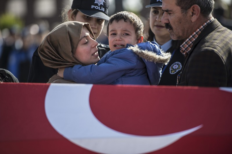 Şehit kaymakamın oğlu 'anne niye ağlıyorsun' deyince - Resim: 4
