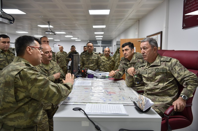 Hulusi Akar Kilis'te birlikleri böyle denetledi - Resim: 3