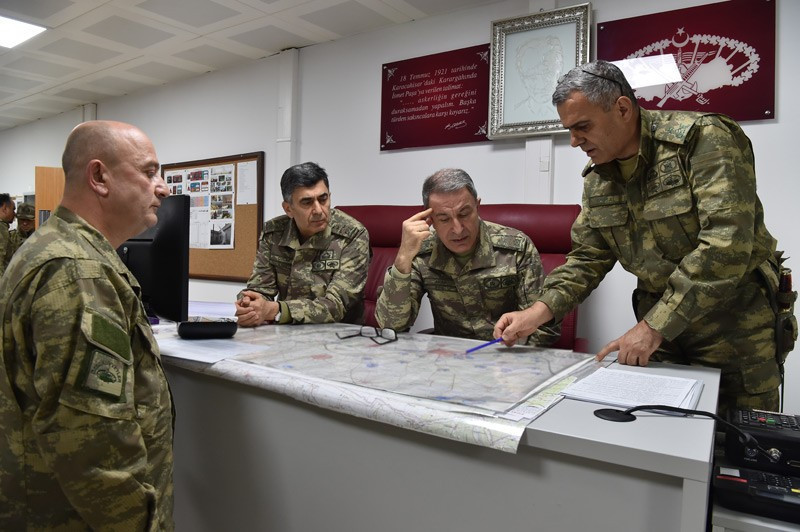 Hulusi Akar Kilis'te birlikleri böyle denetledi - Resim: 4