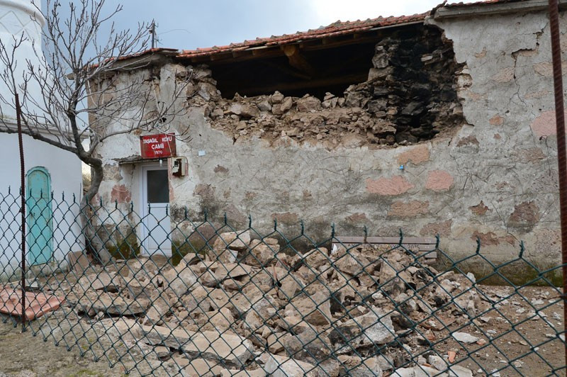 En son depremler Çanakkale köy evleri yıkıldı - Resim: 1
