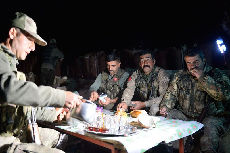 Vatan nöbetinde bin 100 rakımlı tepede ilk sahur - Resim: 2