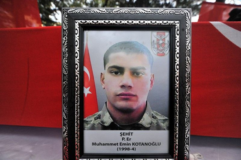 Bursalı şehit gözyaşlarıyla son yolculuğuna uğurlandı - Resim: 1