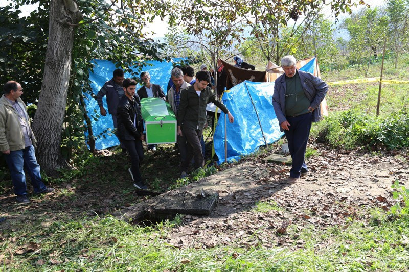 Bahçede korkunç manzara komşuları buldu - Resim: 1