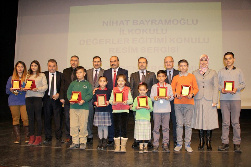 Yırtık kabanlı öğrencinin fedakarlığına bakın! - Resim: 3