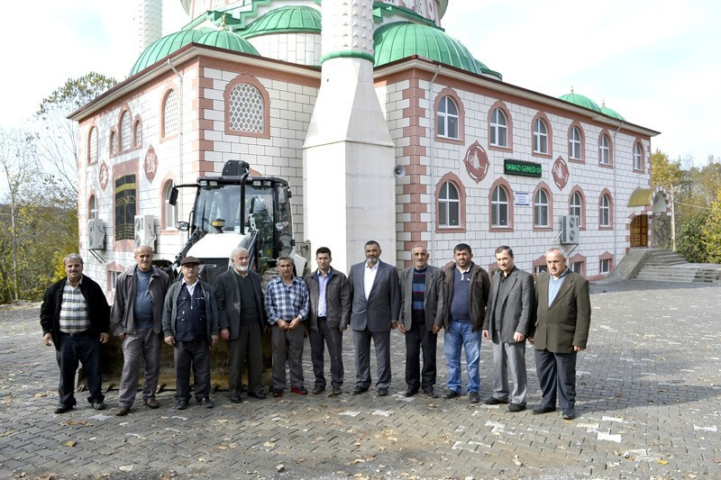 Hem imamlık yapıyor hem de - Resim: 1