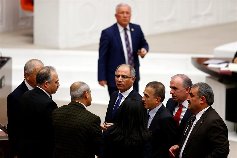 El hareketi yapınca Meclis'te o anlar - Resim: 1