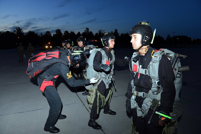 8 kişilik komando timi gece yarısı sızdı - Resim: 1