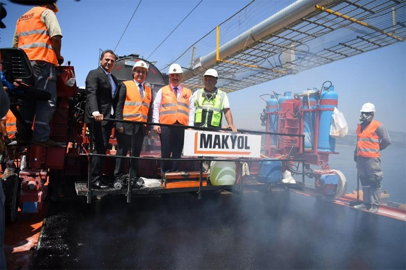 Bakan Ahmet Arslan önce asfalt döktü sonra da... - Resim: 2