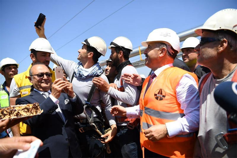 Bakan Ahmet Arslan önce asfalt döktü sonra da... - Resim: 4