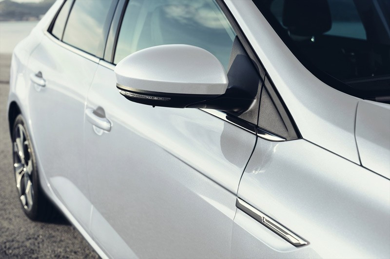 Yeni Renault Megane Sedan gün yüzüne çıktı - Resim: 4