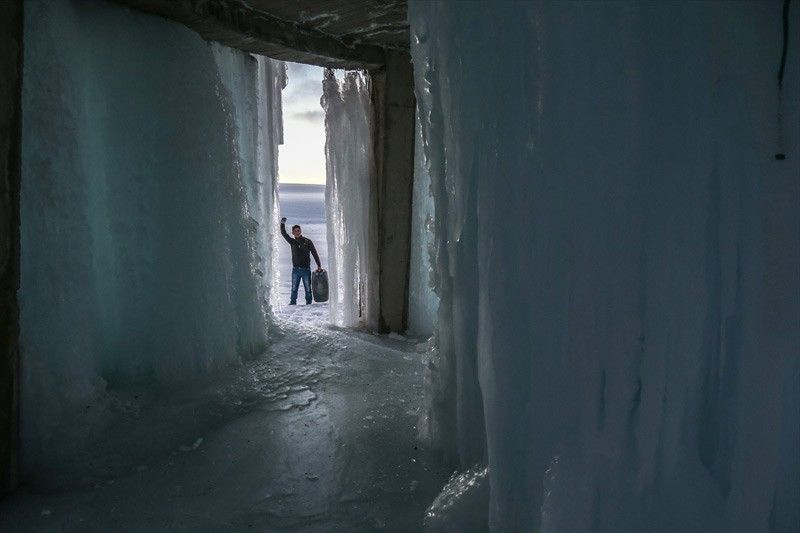 4 katlı su deposunun boruları patlayınca - Resim: 2