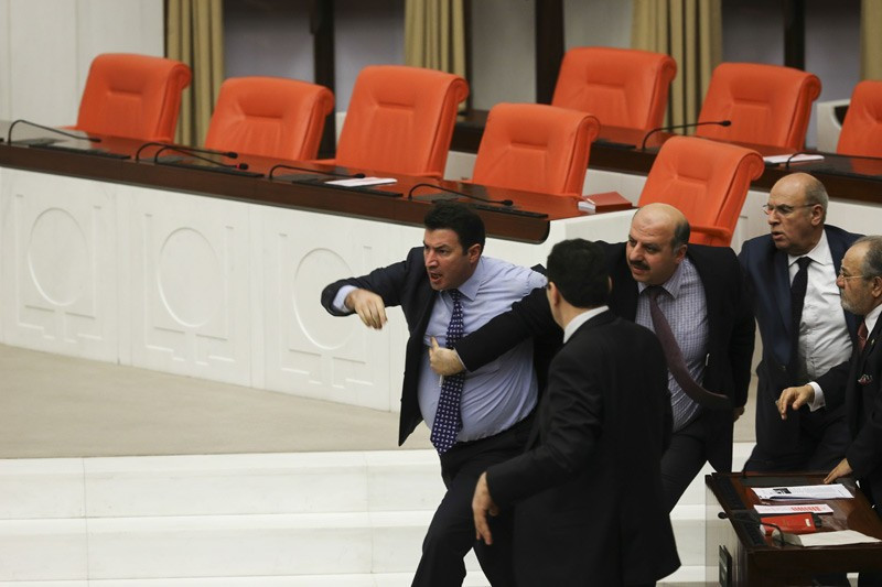 CHP'li Tuncay Özkan çılgına döndü böyle yumrukladı - Resim: 2