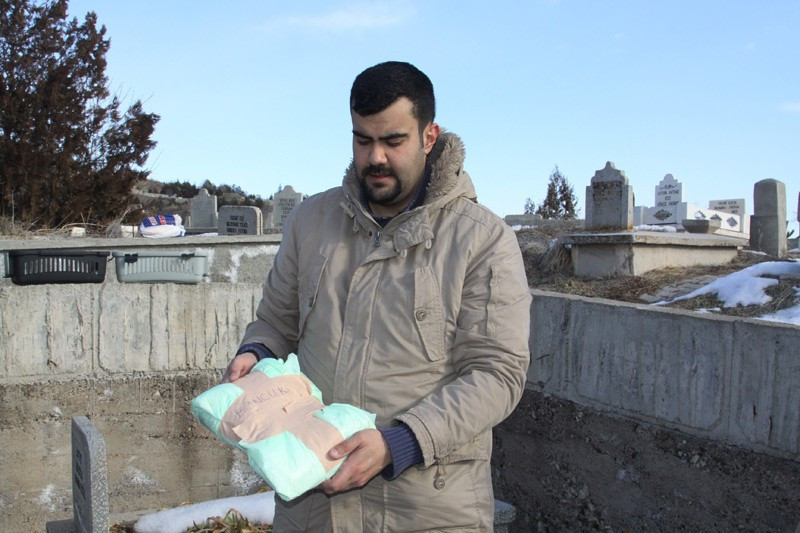 Aile kabristanına bakın kimi gömdü! - Resim: 4