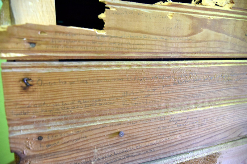 Türbe sandukası yazı tahtasına döndü - Resim: 4