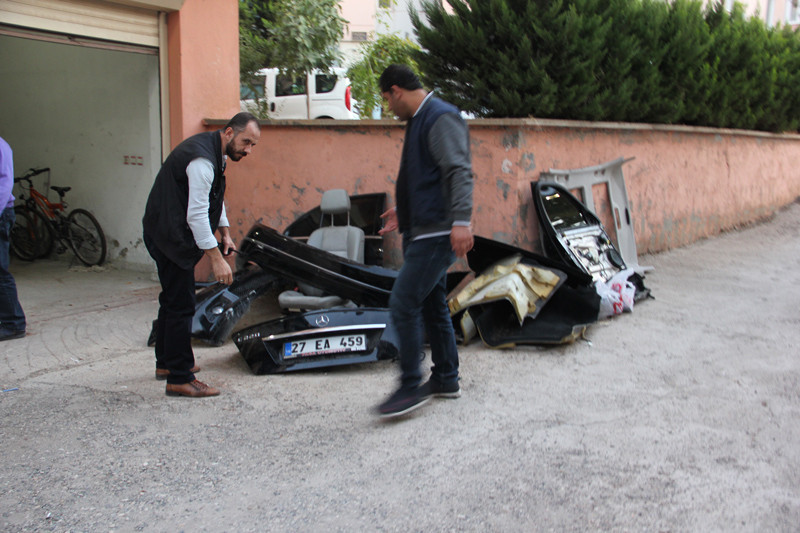 Servise gönderdiği lüks otomobili bu hale geldi! - Resim: 3