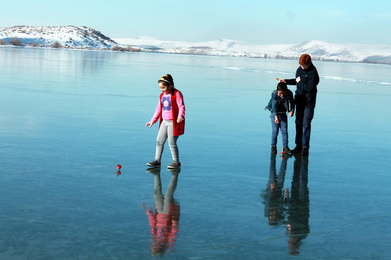 Çıldır Gölü üzerinde oyun oynadılar - Resim: 2