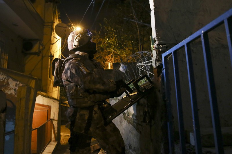 Şişli'de 40 adrese uyuşturucu baskını - Resim: 2