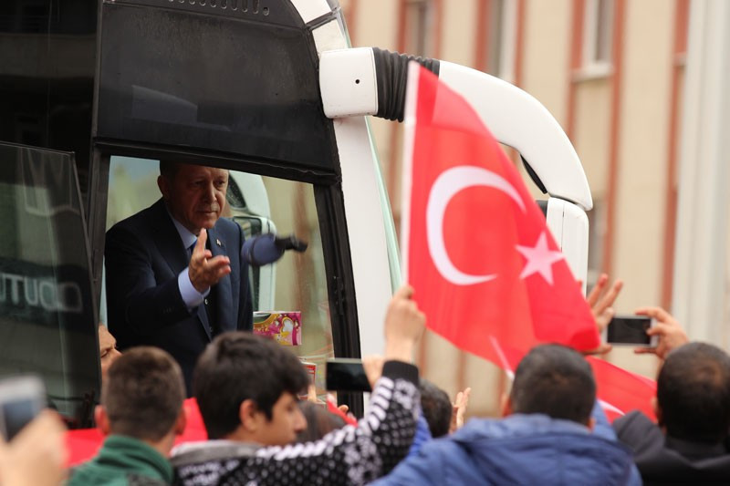 Diyarbakır'da HDP silindi her yer kırmızı beyaz - Resim: 2