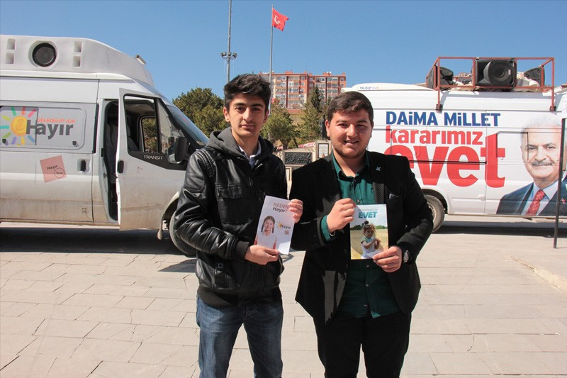 'Evet'çiler ve 'Hayır'cılar aynı meydan da karşı karşıya geldi ve... - Resim: 4