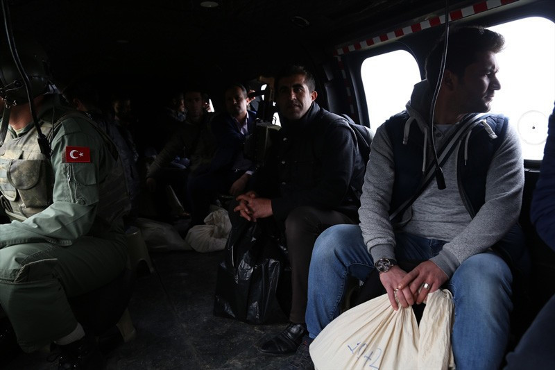 Oy pusulaları TSK'ya emanet! Askeri helikopterle taşındı - Resim: 2