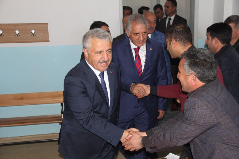 Bakan Ahmet Arslan'a sandık başında sevgi seli! - Resim: 1