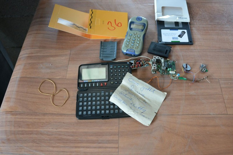 Firari FETÖ'cü müdürün evinden çıkanlara bakın! - Resim: 3