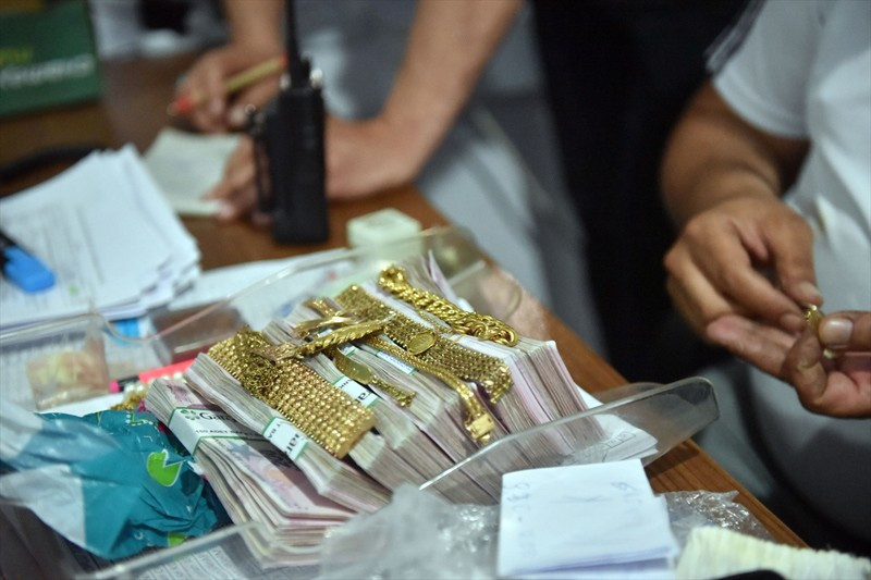 Yaşlı kadının otobüste unuttuğu çantadan çıkanlar şaşkına çevirdi - Resim: 4