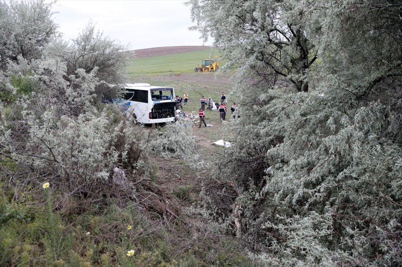 Ankara yolcu otobüsü devrildi olay yerinden ilk görüntüler - Resim: 4