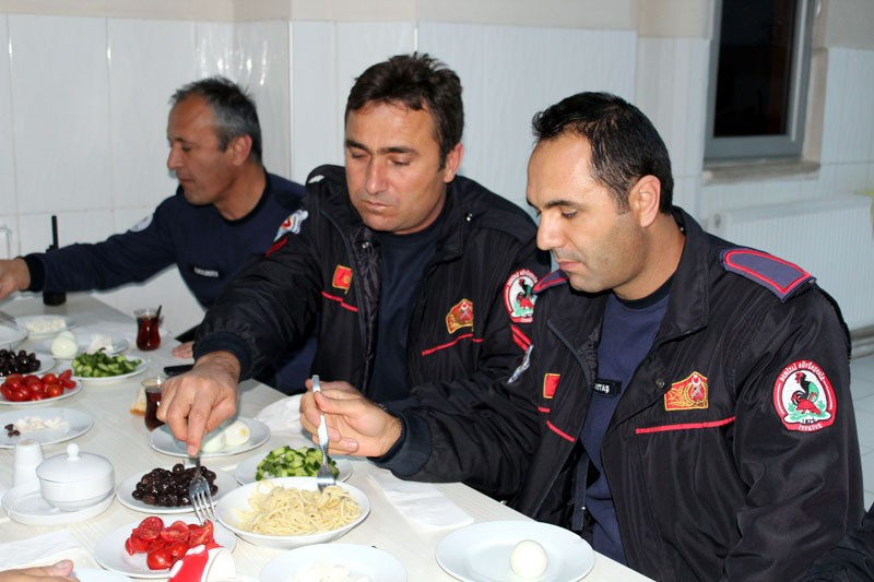 Türkiye dün gece sahura kalktı işte manzaralar - Resim: 2