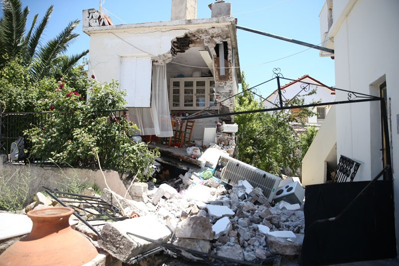 İzmir'deki deprem Midilli adasını böyle vurdu - Resim: 3