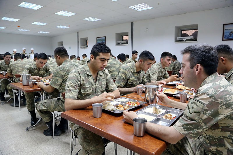 Hakkari'de temiz koşullarda askerin aşı yine askerden - Resim: 4