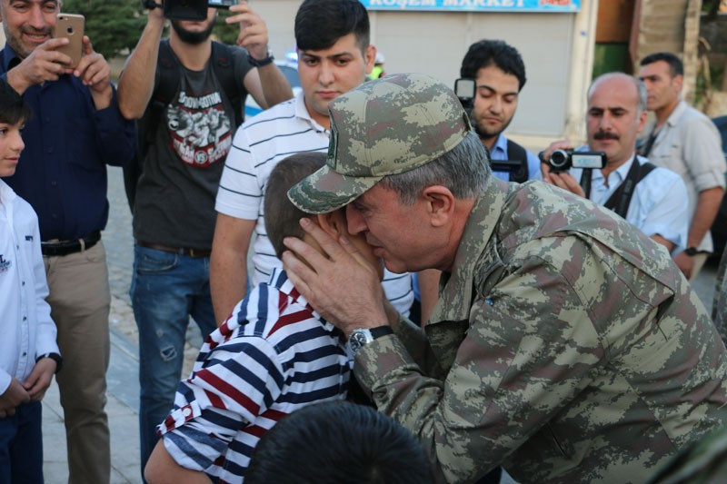 Hulusi Akar Siirt'te kararlılık mesajı verdi - Resim: 1