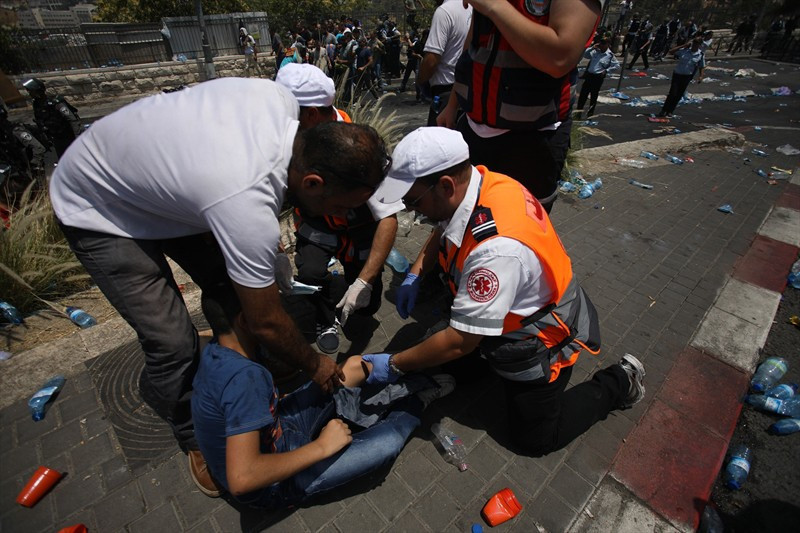 Mescid-i Aksa'da İsrail vahşeti! Köpeklerle saldırdılar - Resim: 1