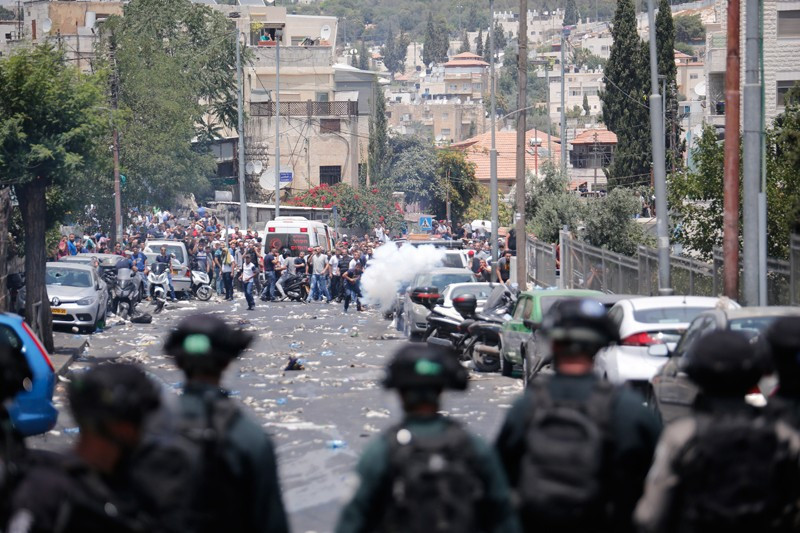 Mescid-i Aksa'da İsrail vahşeti! Köpeklerle saldırdılar - Resim: 3