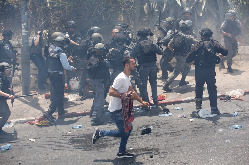 Mescid-i Aksa'da İsrail vahşeti! Köpeklerle saldırdılar - Resim: 4