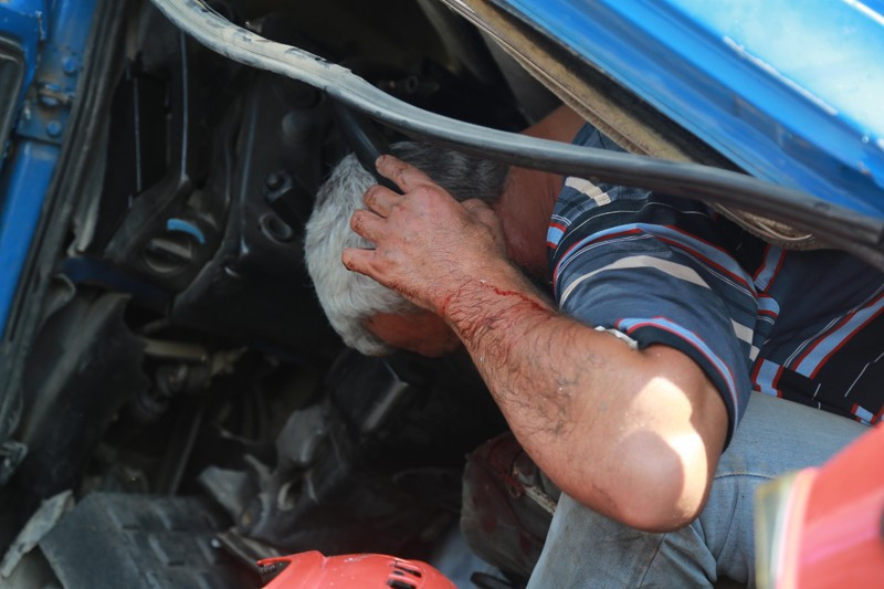 Korkunç kazada şoförün sorusu şaşkına çevirdi - Resim: 2