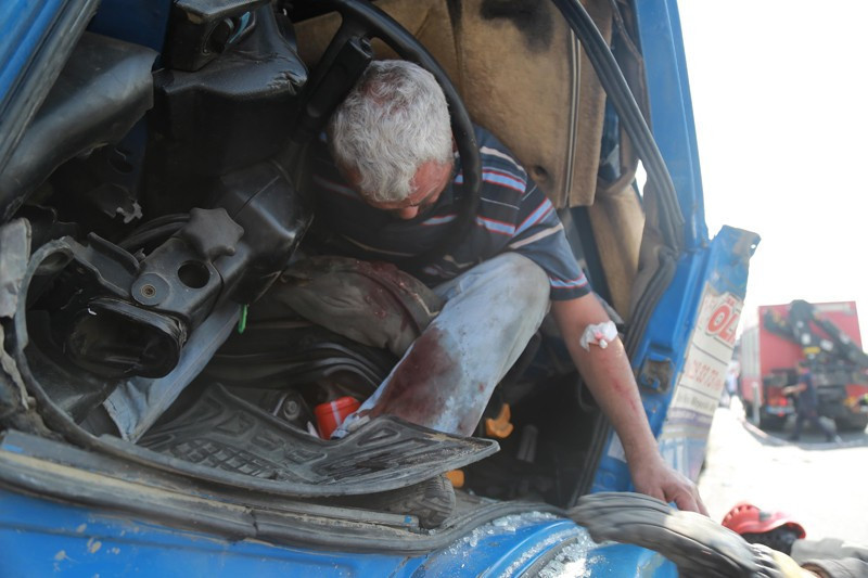 Korkunç kazada şoförün sorusu şaşkına çevirdi - Resim: 3