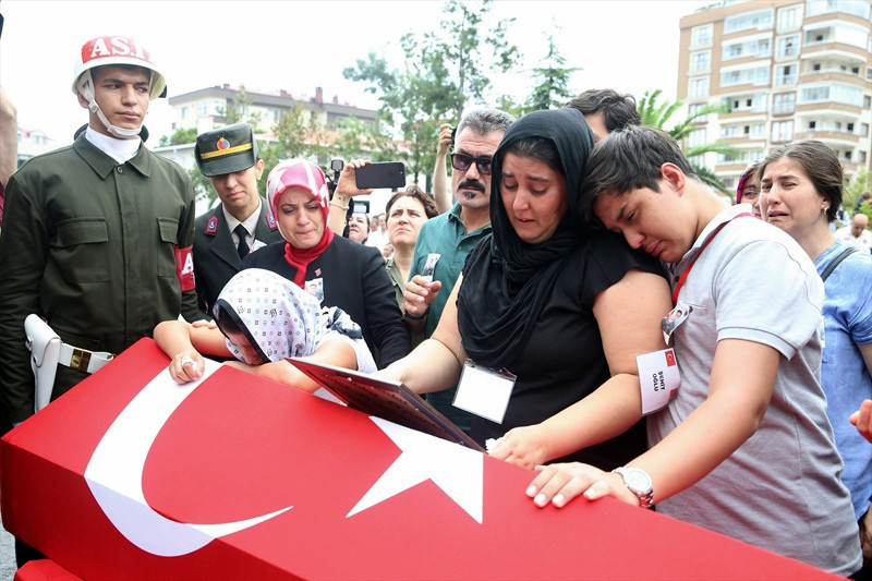 Trabzon'da şehit olan Ferhat Gedik memleketi Hatay'a böyle uğurlandı - Resim: 2