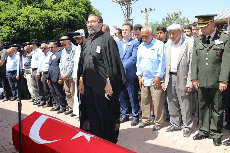 Cenaze namazını kendisi kıldırdı gözyaşlarına boğuldu - Resim: 1