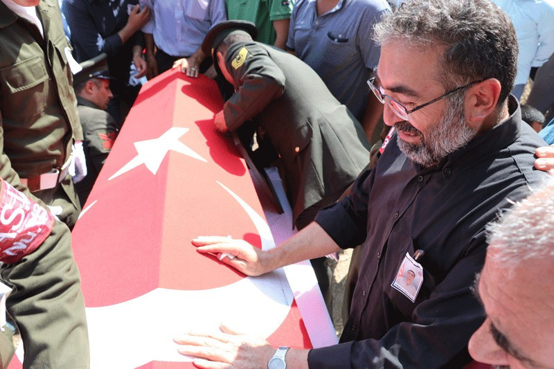 Cenaze namazını kendisi kıldırdı gözyaşlarına boğuldu - Resim: 2