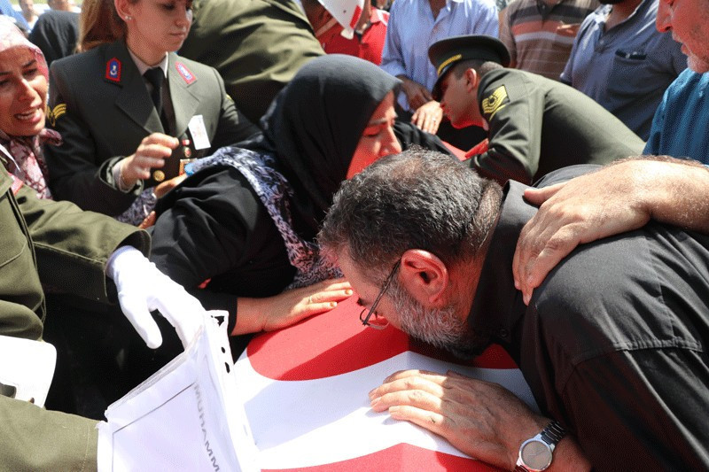 Cenaze namazını kendisi kıldırdı gözyaşlarına boğuldu - Resim: 3