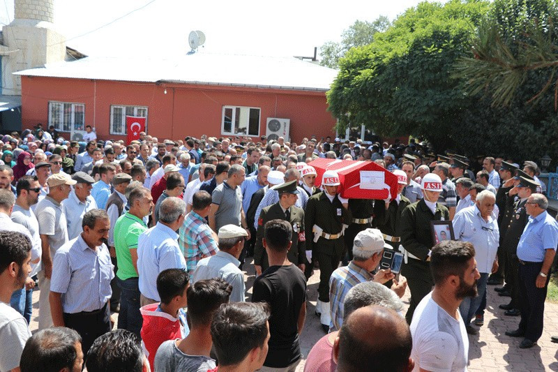 Cenaze namazını kendisi kıldırdı gözyaşlarına boğuldu - Resim: 4