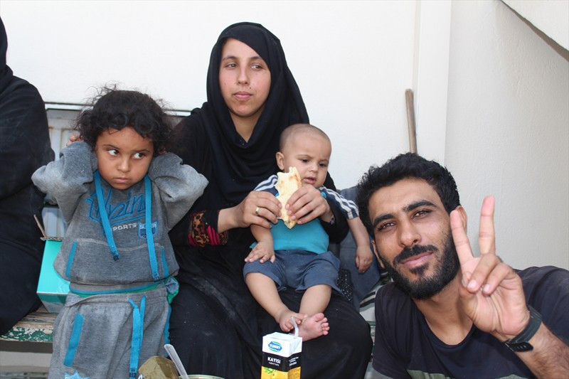 5 kişilik araçtan tam 23 kişi çıktı - Resim: 1