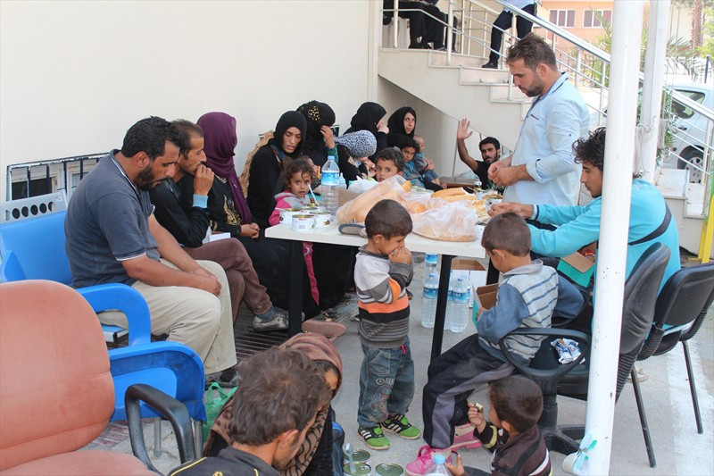 5 kişilik araçtan tam 23 kişi çıktı - Resim: 3