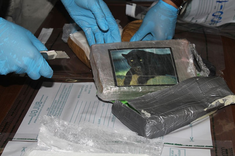 Limandaki gemiye baskın içinden çıkanlar şoke etti! - Resim: 1