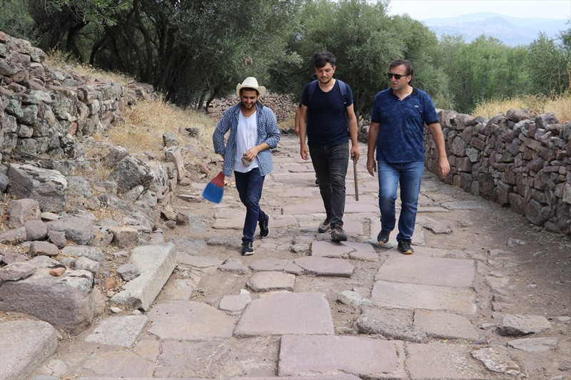 Manisa'da 2 bin yıl sonra ortaya çıkarıldı işlemeli taşların sırrı - Resim: 1