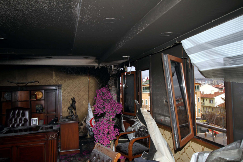 BBP lideri Destici patlamanın yaşandığı makam odasında - Resim: 1