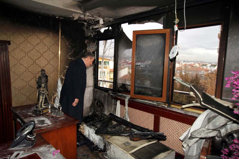 BBP lideri Destici patlamanın yaşandığı makam odasında - Resim: 3