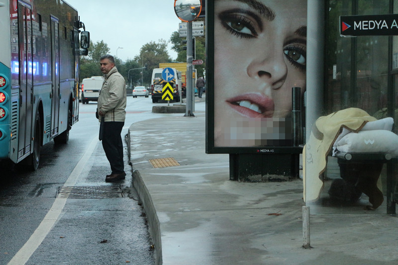 Otobüs durağı evi oldu onu görenler şaştı kaldı - Resim: 3